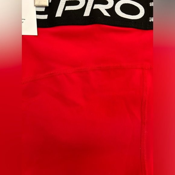 BNWT Women’s Red Nike Pro Dri Fit Training Shorts in Size XL - Picture 8 of 12